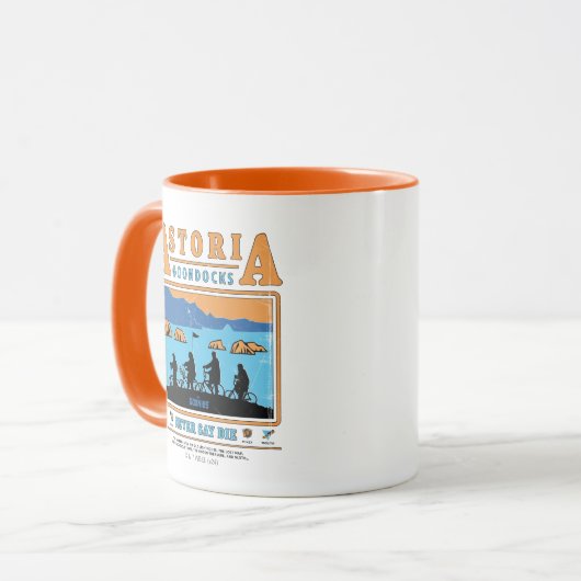 Die Silhouetten der Goonies über Astoria Goondocks Tasse (Vorderseite Links)