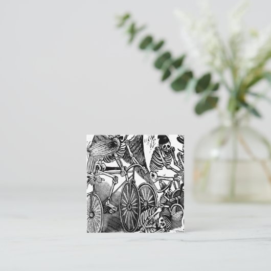 Die Skelette (die Calaveras), die Fahrräder fahren Quadratische Visitenkarte (Stehend Vorderseite)