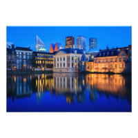 Die Skyline von Den Haag zum Foto der blauen Stund
