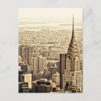 Die Skyline von New York City und das Chrysler-Geb Postkarte