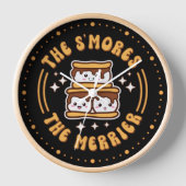 Die S'mores Der Merrier Funny Kawaii Camping Gesch Uhr (Vorderseite)