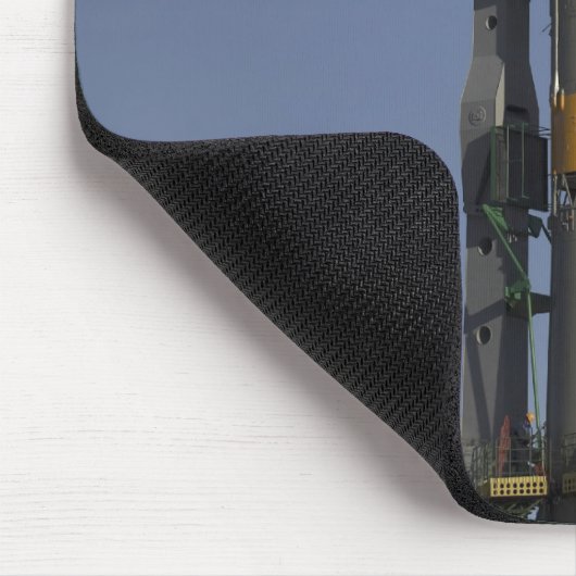 Die Sojus-Rakete wird in Position 2 errichtet Mousepad (Ecke)