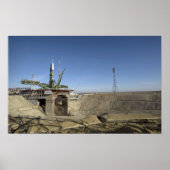 Die Sojus-Rakete wird in Position 2 errichtet Poster (Vorne)