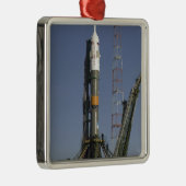 Die Sojus-Rakete wird in Position 2 errichtet Silbernes Ornament (Rechts)