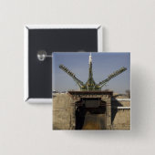 Die Sojus-Rakete wird in Position 3 errichtet Button (Vorne & Hinten)