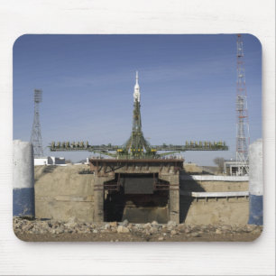 Die Sojus-Rakete wird in Position 6 errichtet Mousepad
