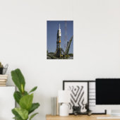 Die Sojus-Rakete wird in Position gebracht Poster (Heimbüro)
