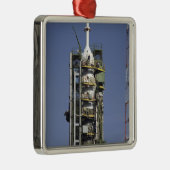 Die Sojus-Rakete wird in Position gebracht Silbernes Ornament (Rechts)