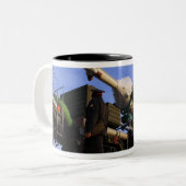 Die Sojus TMA-13 Raumsonde 3 Zweifarbige Tasse (Vorderseite Links)