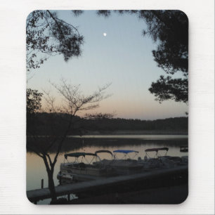 Die Sonne, der aufsteigende Mond über dem Arrowhad Mousepad