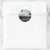 Die Sonne, der aufsteigende Mond über dem Arrowhad Runder Aufkleber (Tasche)