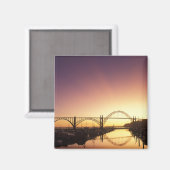 Die Sonne hinter der Newport Bridge, Oregon Magnet (Vorderseite/Rückseite)