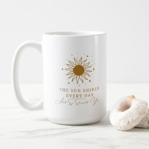 Die Sonne leuchtet jeden Tag und so sollte man 9 Kaffeetasse