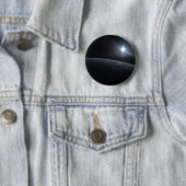 Die Sonne liegt über dem Horizont der Erde. Button (Beispiel)