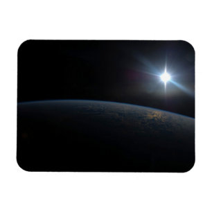 Die Sonne liegt über dem Horizont der Erde. Magnet