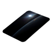 Die Sonne liegt über dem Horizont der Erde. Magnet (Linke Seite)