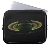 Die Sonne scheint hinter dem Planeten Saturn und w Laptopschutzhülle (Vorderseite)