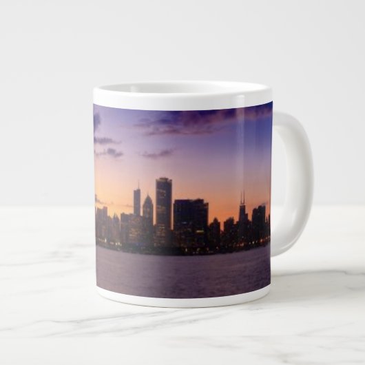 Die Sonne-Sets über dem Chicagoskyline Jumbo-Tasse (Vorderseite Rechts)