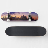 Die Sonne-Sets über dem Chicagoskyline Skateboard (Horizontal)