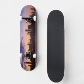 Die Sonne-Sets über dem Chicagoskyline Skateboard (Vorderseite)