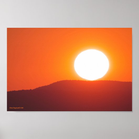 Die Sonne sitzt auf dem Berg Poster (Vorne)