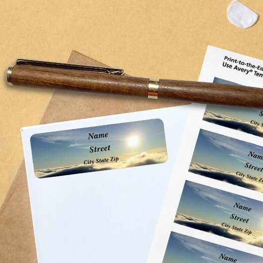 Die Sonne steigt über den Wolken über den Colorado