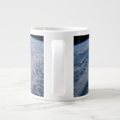 Die Sonne strahlt auf dem Südpazifik. Jumbo-Tasse (Rückseite)