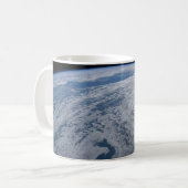 Die Sonne strahlt auf dem Südpazifik. Kaffeetasse (Vorderseite Links)