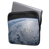 Die Sonne strahlt auf dem Südpazifik. Laptopschutzhülle (Vorderseite Links)