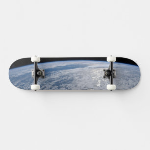 Die Sonne strahlt auf dem Südpazifik. Skateboard