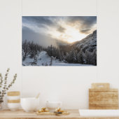 Die Sonne strahlt in atemberaubender Winterlandsch Poster (Küche)