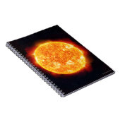 Die Sonne zeigt Sonneneruptionen gegen einen Stern Notizblock (Rechte Seite)