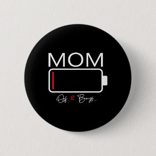 Die sonnige Mama von 2 Jungen von den Müttern zum Button