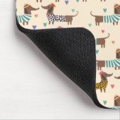 Die sonnigen Dackeln in Hats und Sweatern Mousepad (Ecke)