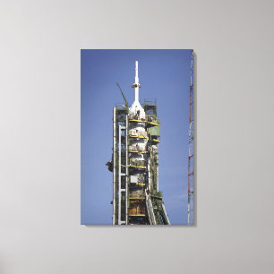 Die Soyuz Rakete wird in Position 3 aufgerichtet Leinwanddruck