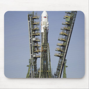 Die Soyuz Rakete wird in Position 4 aufgerichtet Mousepad