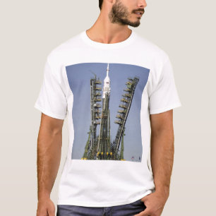 Die Soyuz Rakete wird in Position 4 aufgerichtet T-Shirt