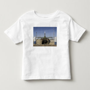 Die Soyuz Rakete wird in Position 6 aufgerichtet Kleinkind T-shirt