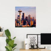 Die Space Needle ist ein Turm in Seattle Poster (Heimbüro)