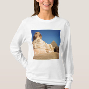 Die Sphinx und die Pyramide von Khafre, Giseh T-Shirt
