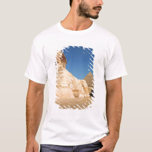 Die Sphinx und die Pyramide von Khafre, Giseh T-Shirt