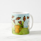 Die spielerische Natur mit Katze und Schmetterling Kaffeetasse (VorderseiteRechts)