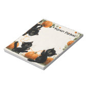 Die spielerische schwarze Katze mit Pumpkin-Inspir Notizblock (Rotiert)