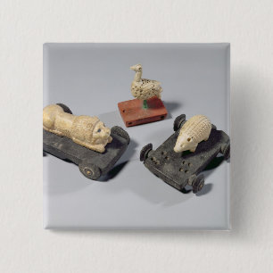 Die Spielwaren der Kinder: ein Igel, ein Löwe und Button