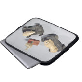 Die Spielwaren der Kinder: ein Igel, ein Löwe und Laptopschutzhülle (Vorne Knopf)