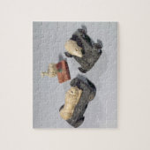 Die Spielwaren der Kinder: ein Igel, ein Löwe und Puzzle (Vertikal)