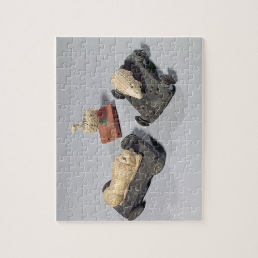 Die Spielwaren der Kinder: ein Igel, ein Löwe und Puzzle (Vertikal)