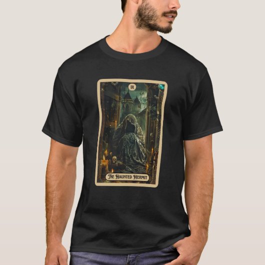 Die Spuk Hermit-Hermit-Halloween-Tarot-Karte T-Shirt (Vorderseite)