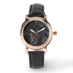 Die Stadt beleuchtet nachts auf der Erde Armbanduhr