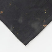 Die Stadt beleuchtet nachts auf der Erde Fleecedecke (Ecke)